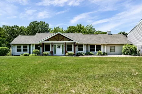 303 White Oak Dr, Wilmington, OH 45177