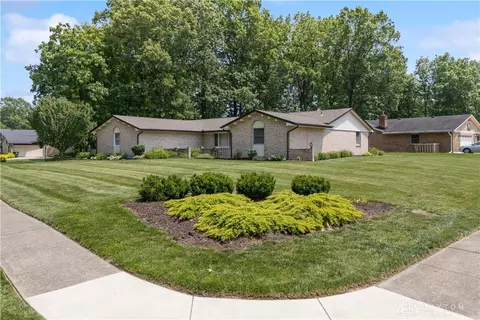 560 Roselake Dr, Centerville, OH 45458 photo 2