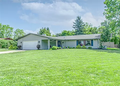 8052 Paragon Rd, Washington Township, OH 45458