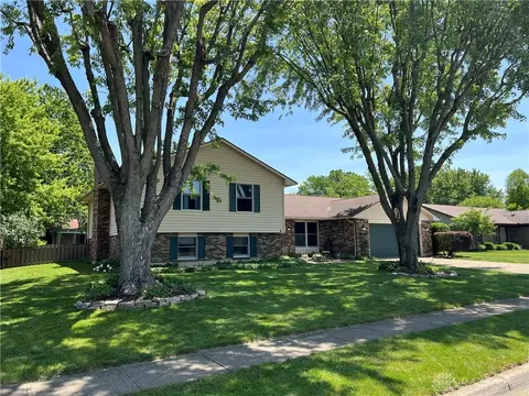 7080 Woodcroft Dr, Englewood, OH 45322
