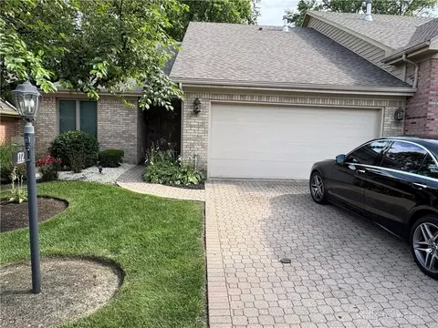 172 Copperfield Dr, Dayton, OH 45415