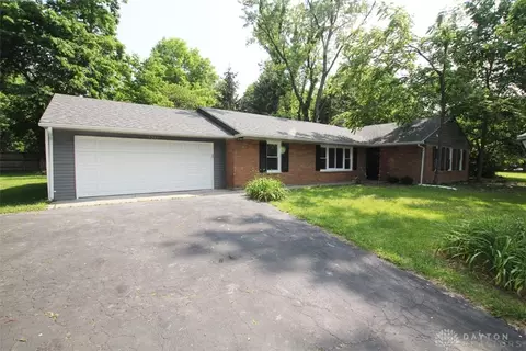 5292 Little Woods Ln, Dayton, OH 45429