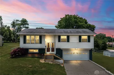 198 Golfwood Dr, West Carrollton, OH 45449