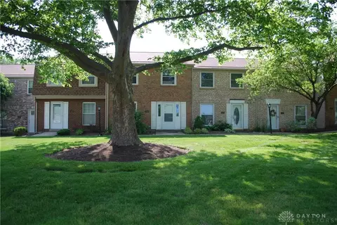 1404 Crown Point Ct, Dayton, OH 45434