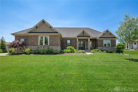 979 Creekview Dr, Waynesville, OH 45068