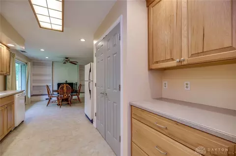 Entry Way - 4424 Appleton Pl, Kettering, OH 45440 photo 2 of 2