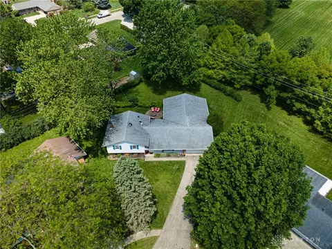 4709 Briar Knoll Dr, Kettering, OH 45429 photo 2