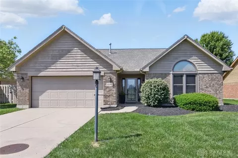2241 Four Seasons Trl, Miamisburg, OH 45342