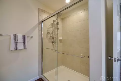 Bath - 10139 Kindle Dr, Washington Township, OH 45458 photo 3 of 8