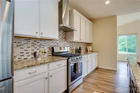 Kitchen - 10139 Kindle Dr, Washington Township, OH 45458 photo 5 of 6