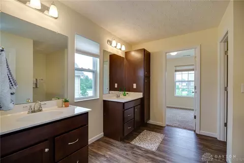 Bath - 10139 Kindle Dr, Washington Township, OH 45458 photo 2 of 8