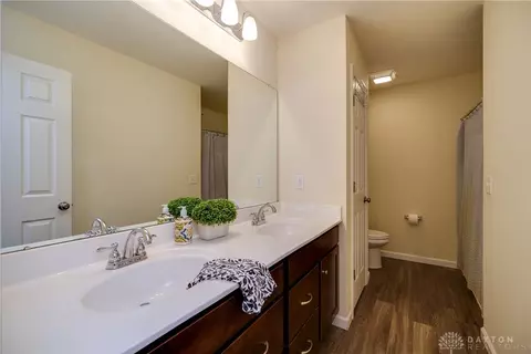 Bath - 10139 Kindle Dr, Washington Township, OH 45458 photo 4 of 8