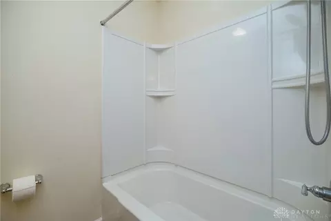 Bath - 10139 Kindle Dr, Washington Township, OH 45458 photo 5 of 8
