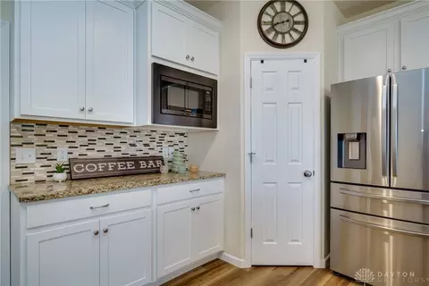Kitchen - 10139 Kindle Dr, Washington Township, OH 45458 photo 4 of 6