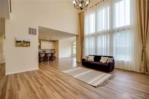 Living - 10139 Kindle Dr, Washington Township, OH 45458 photo 3 of 9