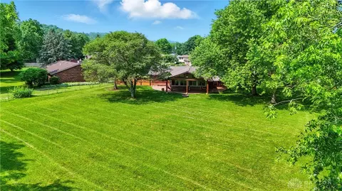 12 Woodbrook Ct, Fairfield, OH 45014