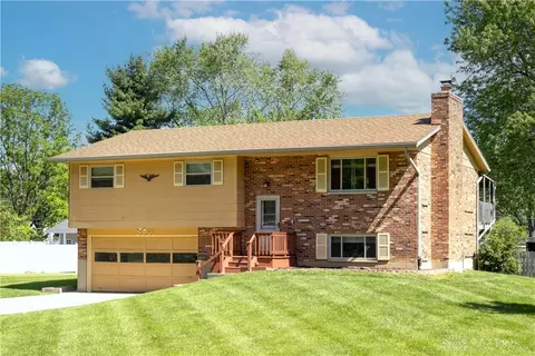 2706 Coldsprings Dr, Dayton, OH 45434