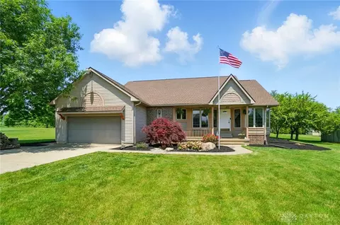5193 Horseshoe Dr, Lewisburg, OH 45338