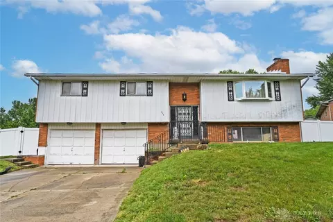 813 Victoria Dr, Franklin, OH 45005