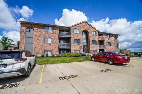 9507 Woodland Hills Dr, West Chester, OH 45011