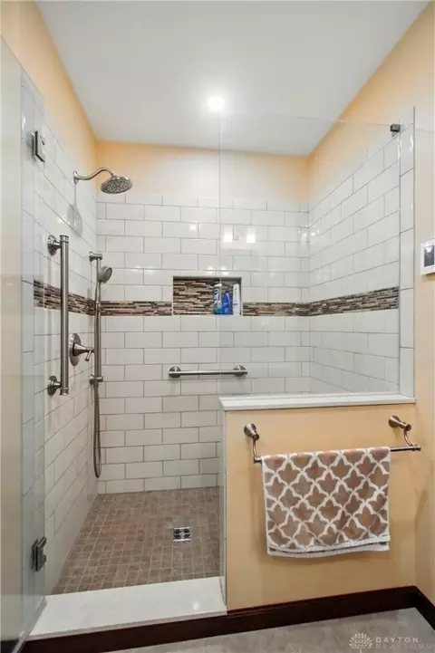 Bath - 601 Hornwood Dr, Springfield, OH 45504 photo 2 of 6