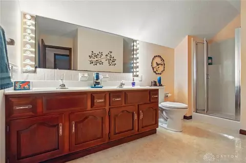 Bath - 601 Hornwood Dr, Springfield, OH 45504 photo 4 of 6
