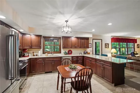 Kitchen - 601 Hornwood Dr, Springfield, OH 45504 photo 2 of 5