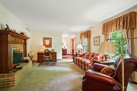 Living - 601 Hornwood Dr, Springfield, OH 45504 photo 2 of 4