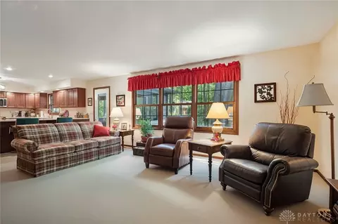 Living - 601 Hornwood Dr, Springfield, OH 45504 photo 3 of 4