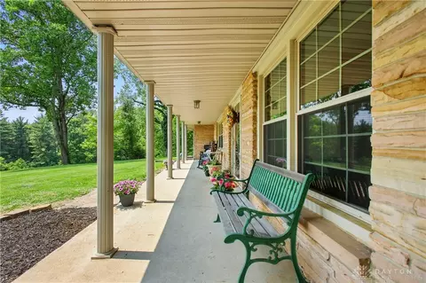 Exterior - 2590 Ross Ln, Springfield, OH 45502 photo 4 of 25