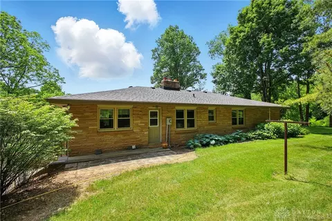 Exterior - 2590 Ross Ln, Springfield, OH 45502 photo 8 of 25
