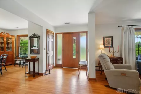 Entry Way - 2590 Ross Ln, Springfield, OH 45502 photo 1 of 2