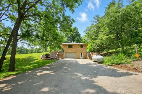 Exterior - 2590 Ross Ln, Springfield, OH 45502 photo 14 of 25