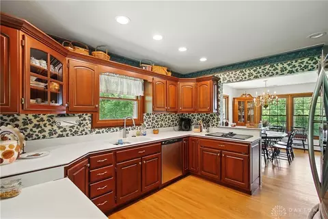 Kitchen - 2590 Ross Ln, Springfield, OH 45502 photo 3 of 6
