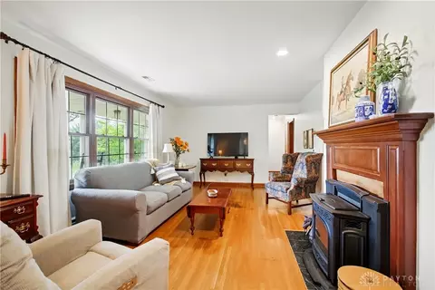 Living - 2590 Ross Ln, Springfield, OH 45502 photo 1 of 4