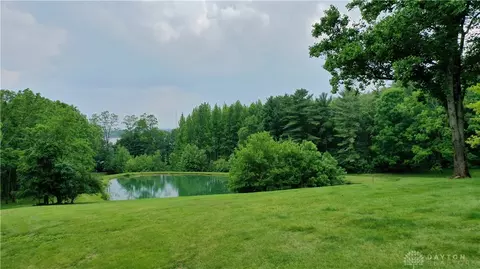 View/Area - 2590 Ross Ln, Springfield, OH 45502 photo 2 of 4