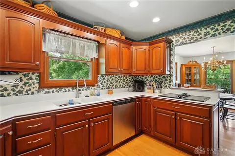 Kitchen - 2590 Ross Ln, Springfield, OH 45502 photo 4 of 6