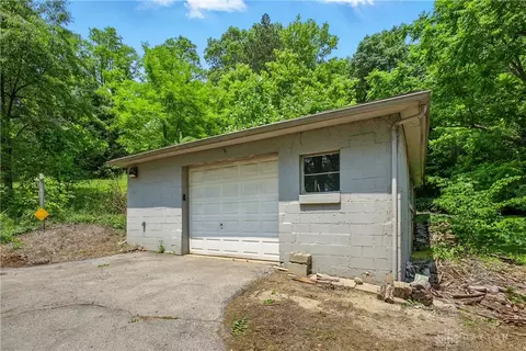Exterior - 2590 Ross Ln, Springfield, OH 45502 photo 13 of 25