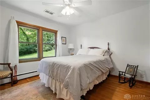 Bedroom - 2590 Ross Ln, Springfield, OH 45502 photo 3 of 5