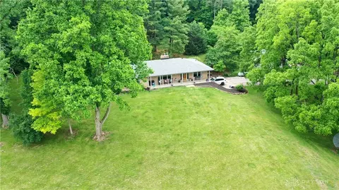 Exterior - 2590 Ross Ln, Springfield, OH 45502 photo 3 of 25