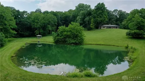 Exterior - 2590 Ross Ln, Springfield, OH 45502 photo 2 of 25