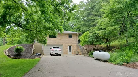 Exterior - 2590 Ross Ln, Springfield, OH 45502 photo 16 of 25