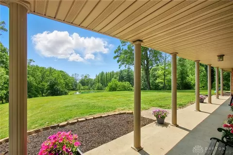 Exterior - 2590 Ross Ln, Springfield, OH 45502 photo 5 of 25