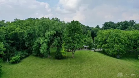 Exterior - 2590 Ross Ln, Springfield, OH 45502 photo 19 of 25