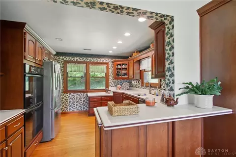 Kitchen - 2590 Ross Ln, Springfield, OH 45502 photo 2 of 6