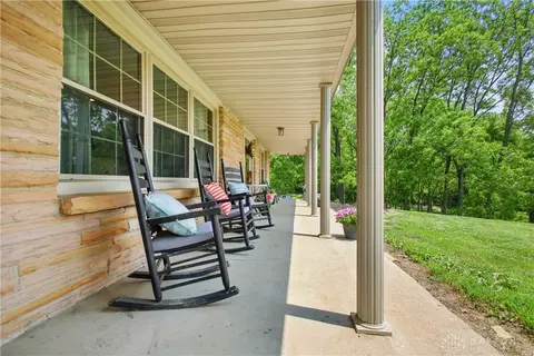 Exterior - 2590 Ross Ln, Springfield, OH 45502 photo 6 of 25