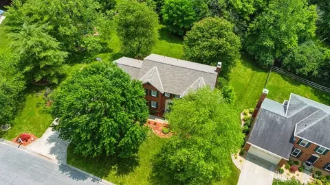 8694 Apple Blossom Ln, West Chester, OH 45069