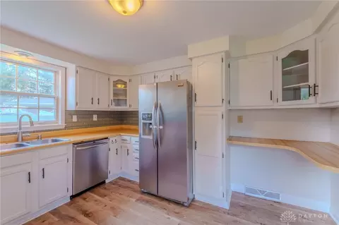 Kitchen - 5224 Hughes Ct, Springfield, OH 45503 photo 3 of 3