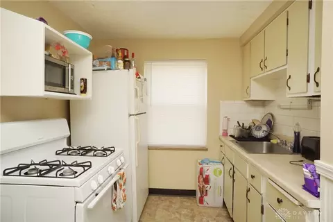 Kitchen - 62 Gorman Ln, Reading, OH 45215 photo 6 of 9
