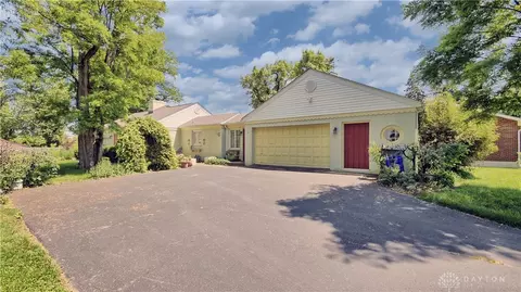 1612 Neff Rd, Dayton, OH 45414